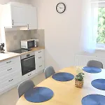 Voeroesko Apartmanhaz Balatonalmádi