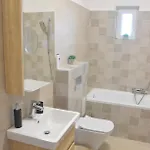 Apartament Voeroesko Apartmanhaz Balatonalmádi