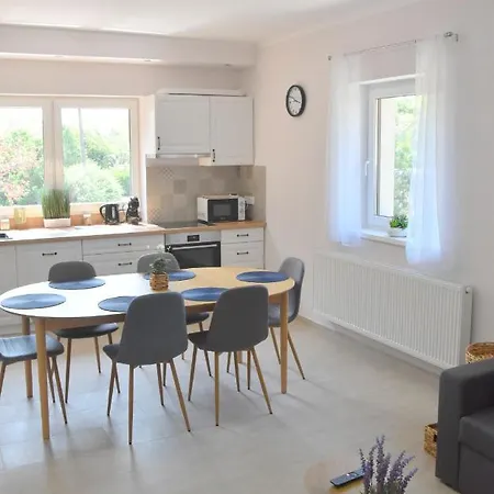Voeroesko Apartmanhaz * Balatonalmadi