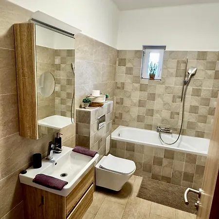 Voeroesko Apartmanhaz * Balatonalmádi