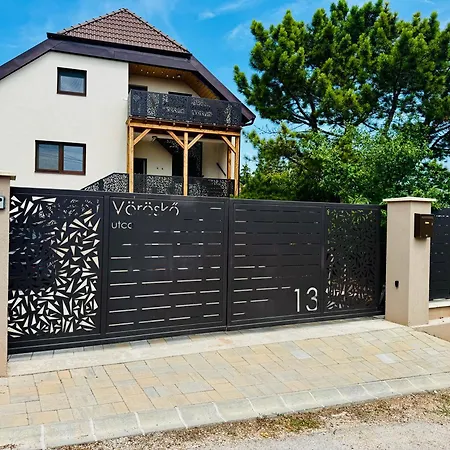 Apartament Voeroesko Apartmanhaz