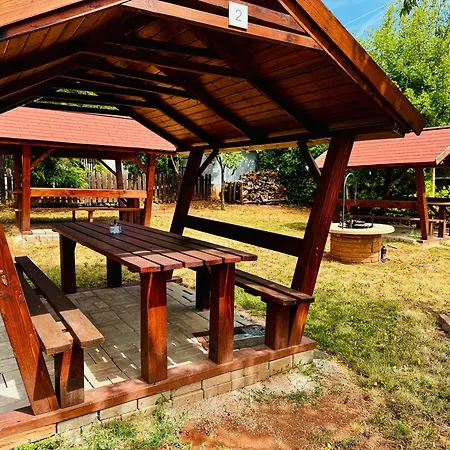 Voeroesko Apartmanhaz Balatonalmádi