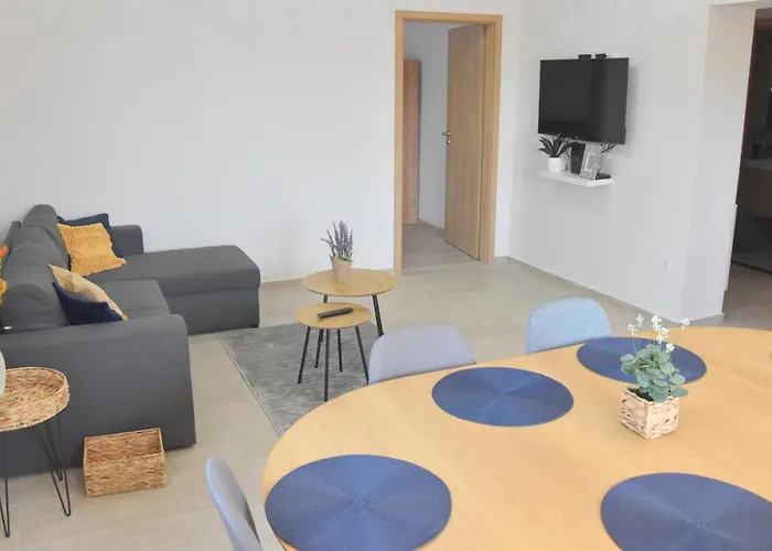 Διαμέρισμα Voeroesko Apartmanhaz Balatonalmádi