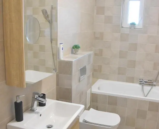 Διαμέρισμα Voeroesko Apartmanhaz Balatonalmádi